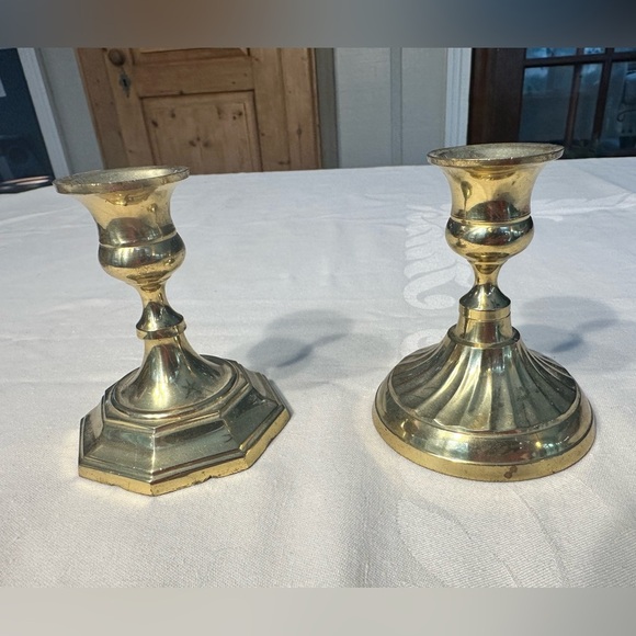 Set of 2 Mismatched Vintage Hosley Brass Laquered Candle Stick Holders - Picture 2 of 8